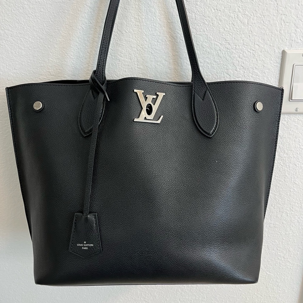 Louis Vuitton Black Leather Lockme Go Noir Tote Bag